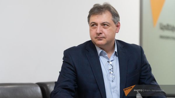 Худрук Русского драмтеатра им. К. Станиславского Карен Нерсисян в гостях Sputnik Армения - Sputnik Армения