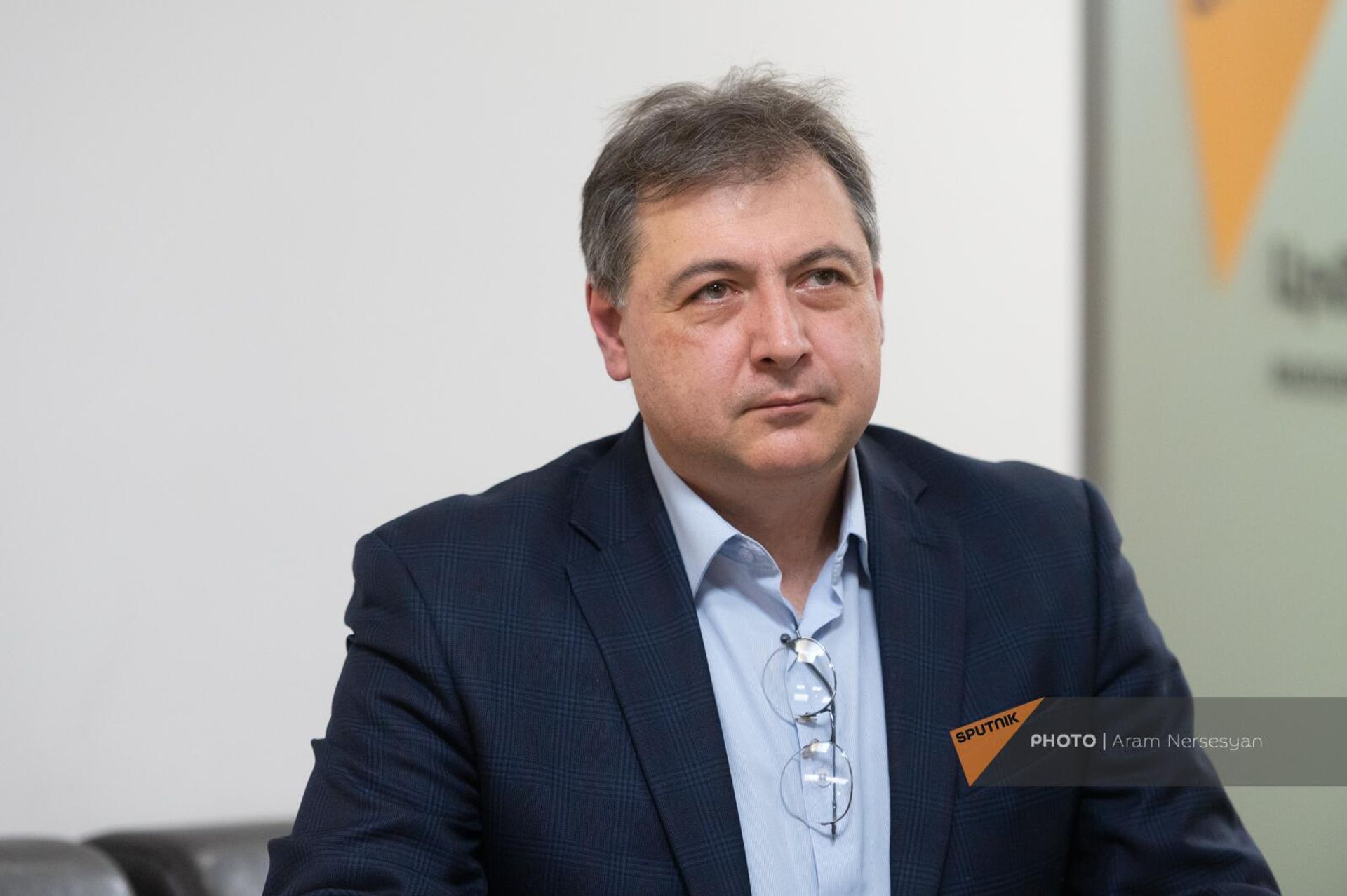 Худрук Русского драмтеатра им. К. Станиславского Карен Нерсисян в гостях Sputnik Армения - Sputnik Արմենիա, 1920, 19.01.2024
