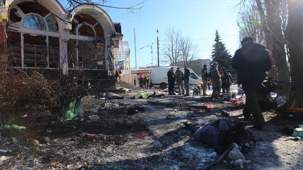 Тела жителей города, погибших в результате обстрела ВСУ рынка в Кировском районе (21 января 2024). Донецк - Sputnik Армения