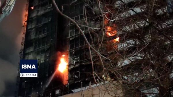 Пожарная служба и медики на месте пожара в больнице Ганди в Тегеране - Sputnik Армения