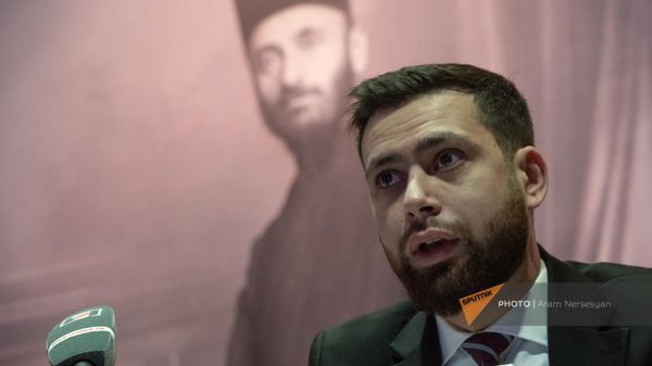 Замминистра иностранных дел Ваан Костанян во время пресс-конференции в музее-институте Комитаса (29 января 2024). Еревaн - Sputnik Армения