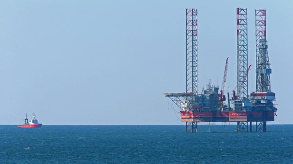 Плавучая самоподъемная буровая установка (СПБУ) Арктическая компании Лукойл - Sputnik Армения