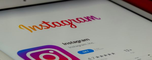 Смартфон с логотипом Instagram - Sputnik Армения