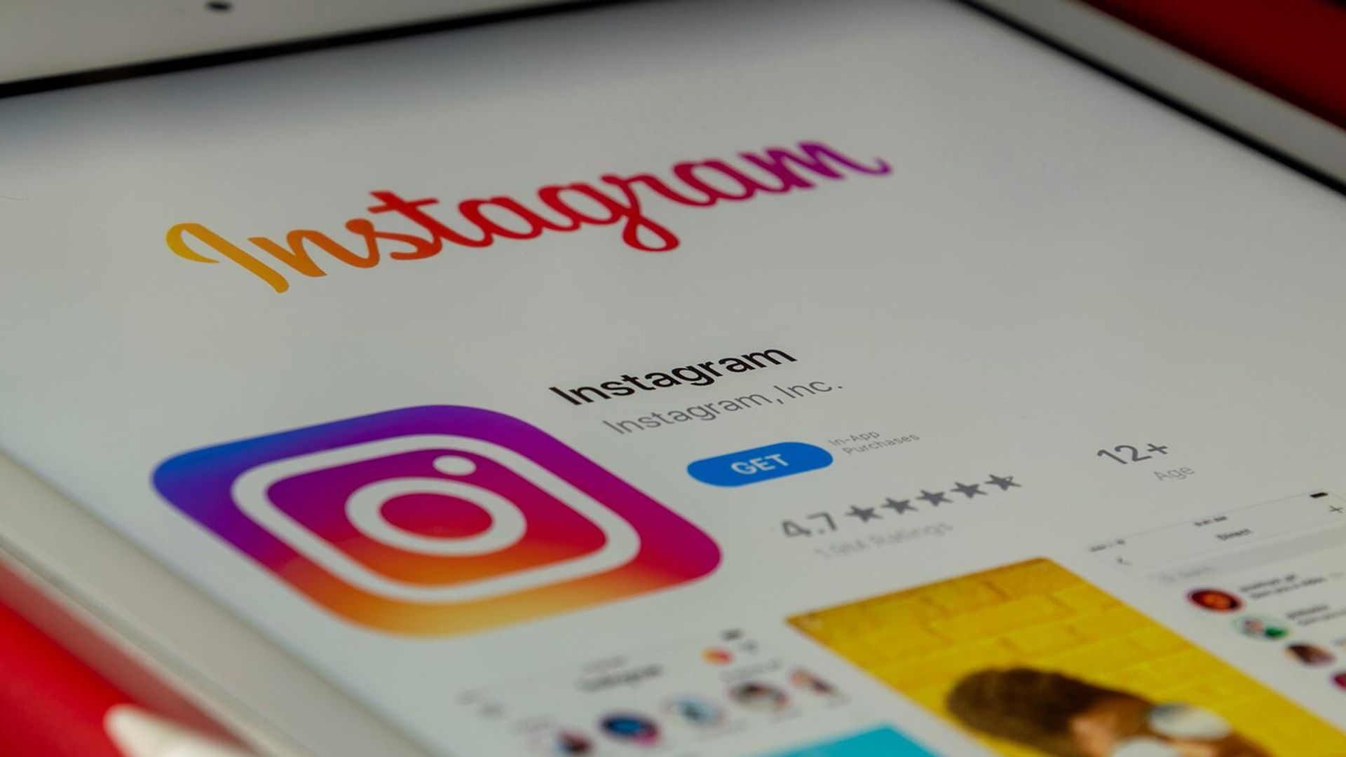 Смартфон с логотипом Instagram Смартфон с логотипом Instagram - Sputnik Армения, 1920, 20.07.2021