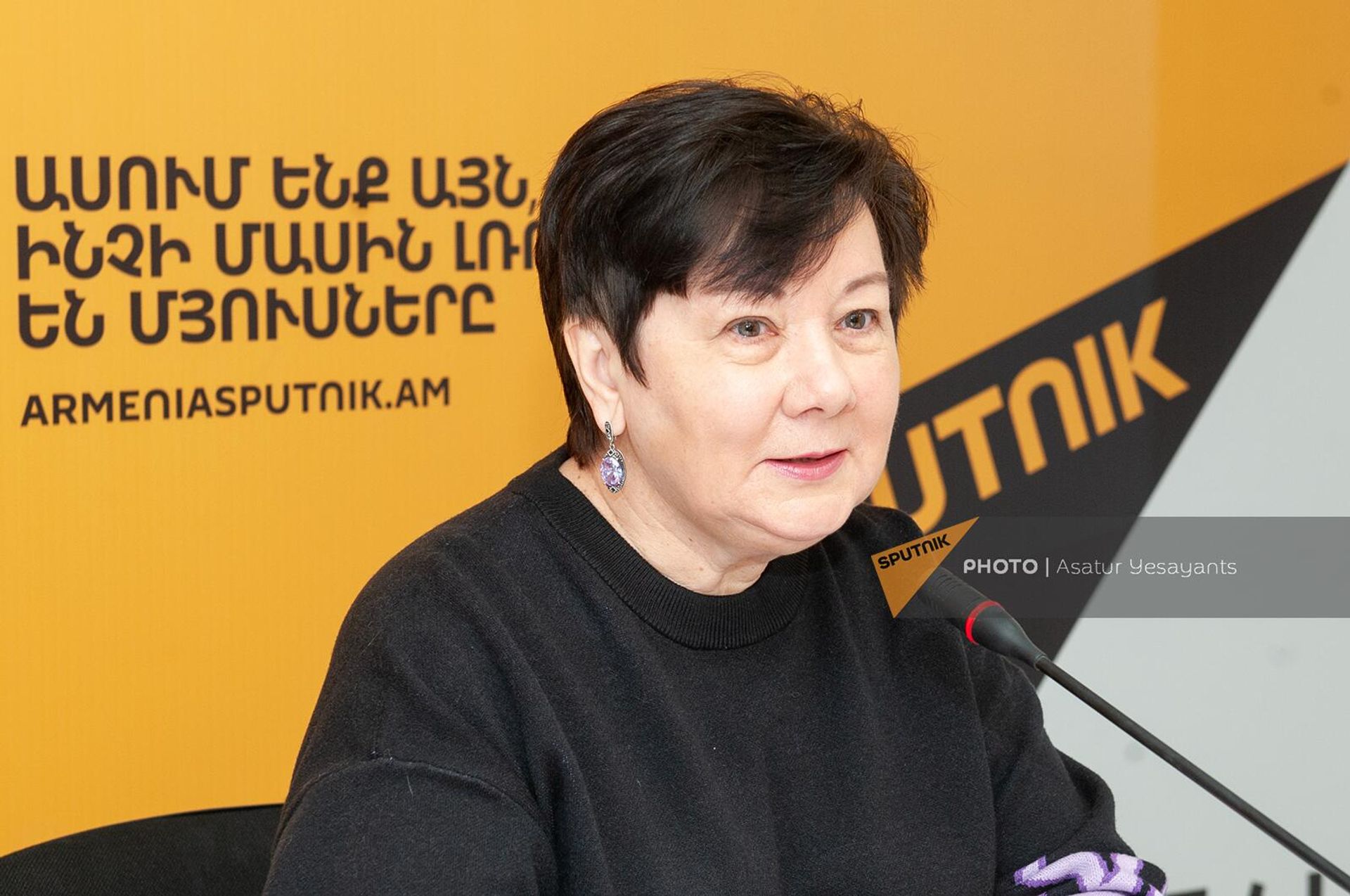 Елена Асатурова во время оглашения результатов II Международного литературного конкурса Традиции русского очерка и современное блогерство им. Ф.М. Достоевского (30 января 2024). Еревaн - Sputnik Արմենիա, 1920, 30.01.2024