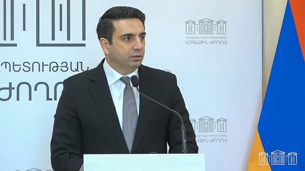 Совместная пресс-конференция председателей Национального собрания РА Алена Симоняна и Палаты депутатов Парламента Чехии Маркеты Пекаровой Адамовой (21 января 2024). Еревaн - Sputnik Армения