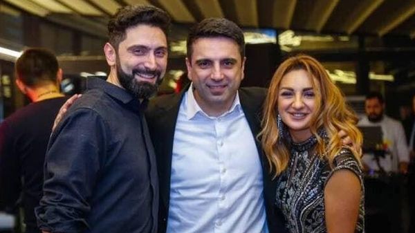 Председатель НС Ален Симонян с братом Карленом Симоняном и его женой, Ани Геворкян - Sputnik Армения