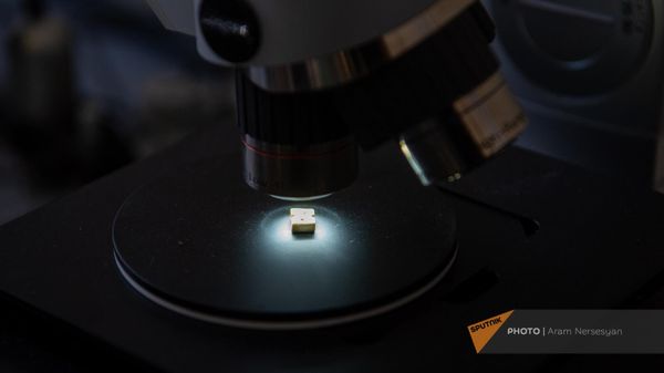 Работа по восстановлению в лаборатории научно-исследовательского центра историко-культурного наследия - Sputnik Армения