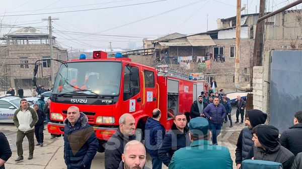Փրկարարների ավտոմեքենան պայթյունի վայրում - Sputnik Արմենիա