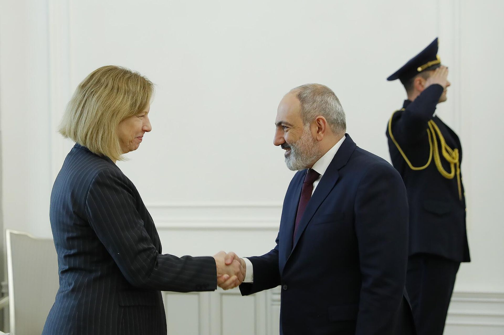 Премьер-министр Никол Пашинян принял Чрезвычайного и полномочного посла США Кристину Куинн (6 февраля 2024). Еревaн - Sputnik Արմենիա, 1920, 06.02.2024