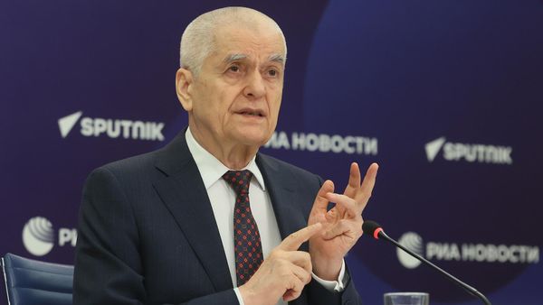 Заместитель президента Российской академии образования Геннадий Онищенко во время видеомоста по теме Биобезопасность стран ЕАЭС (7 февраля 2024). Москвa - Sputnik Армения