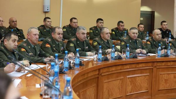 Замминистра обороны Арман Саркисян провел совещание на тему «Предпосылки возникновения нарушений, инцидентов и происшествий, зафиксированных в Вооруженные силы РА в 2023 году и основные пути их предотвращения» (9 февраля 2024). Ереван - Sputnik Армения