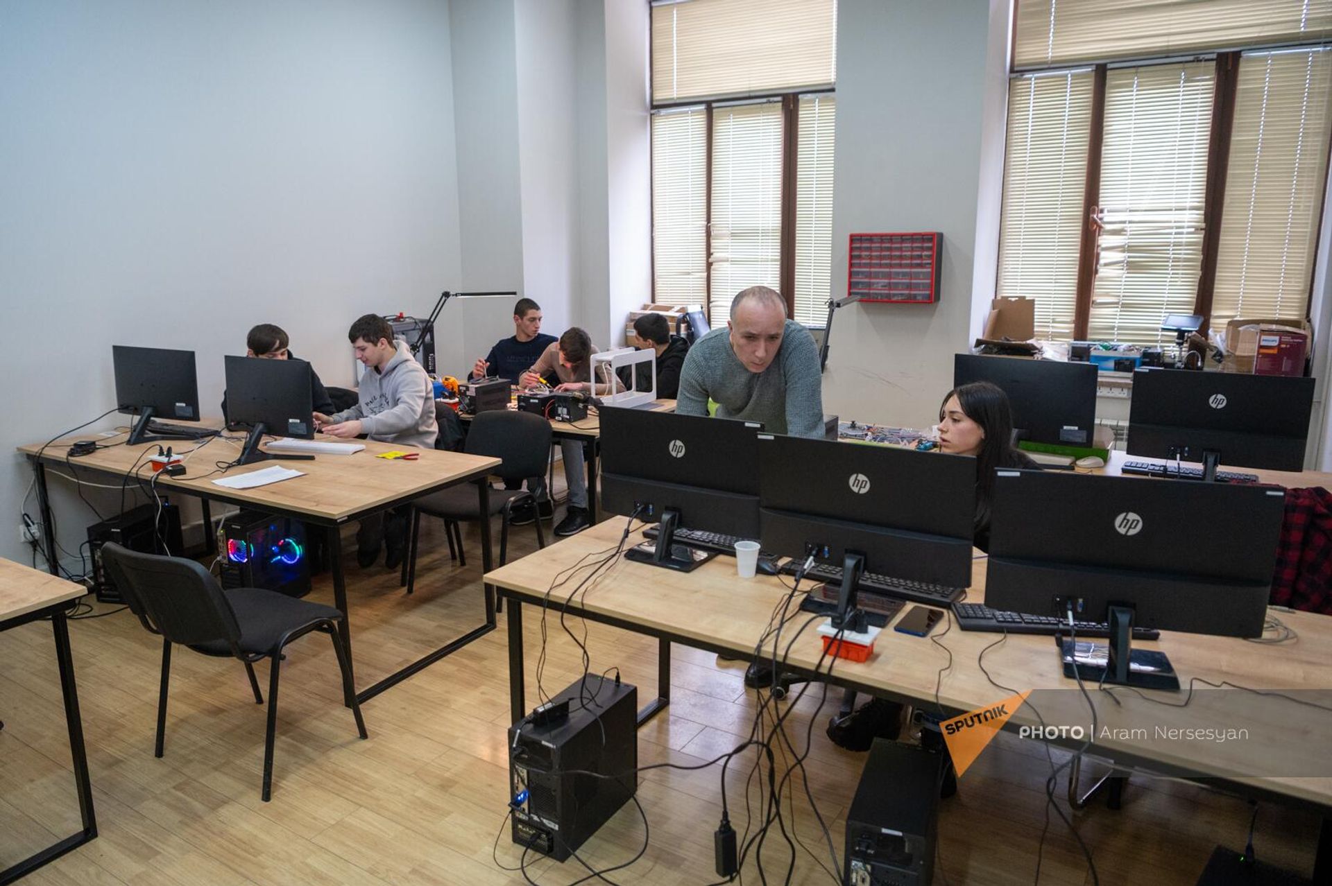 Инженер Манвел Ватоян, преподаватель образовательной программы Глубокое инженерное образование - Sputnik Արմենիա, 1920, 09.02.2024