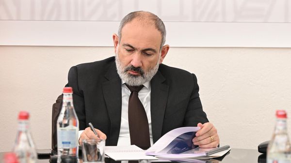 Премьер-министр Никол Пашинян посетил единую социальную службу Министерства труда и социальных вопросов (9 февраля 2024). Еревaн - Sputnik Армения