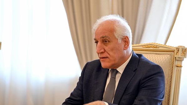 Президент Ваагн Хачатурян принял председателя Коллегии Евразийской экономической комиссии Бакытжана Сагинтаева (12 февраля 2024). Еревaн - Sputnik Армения
