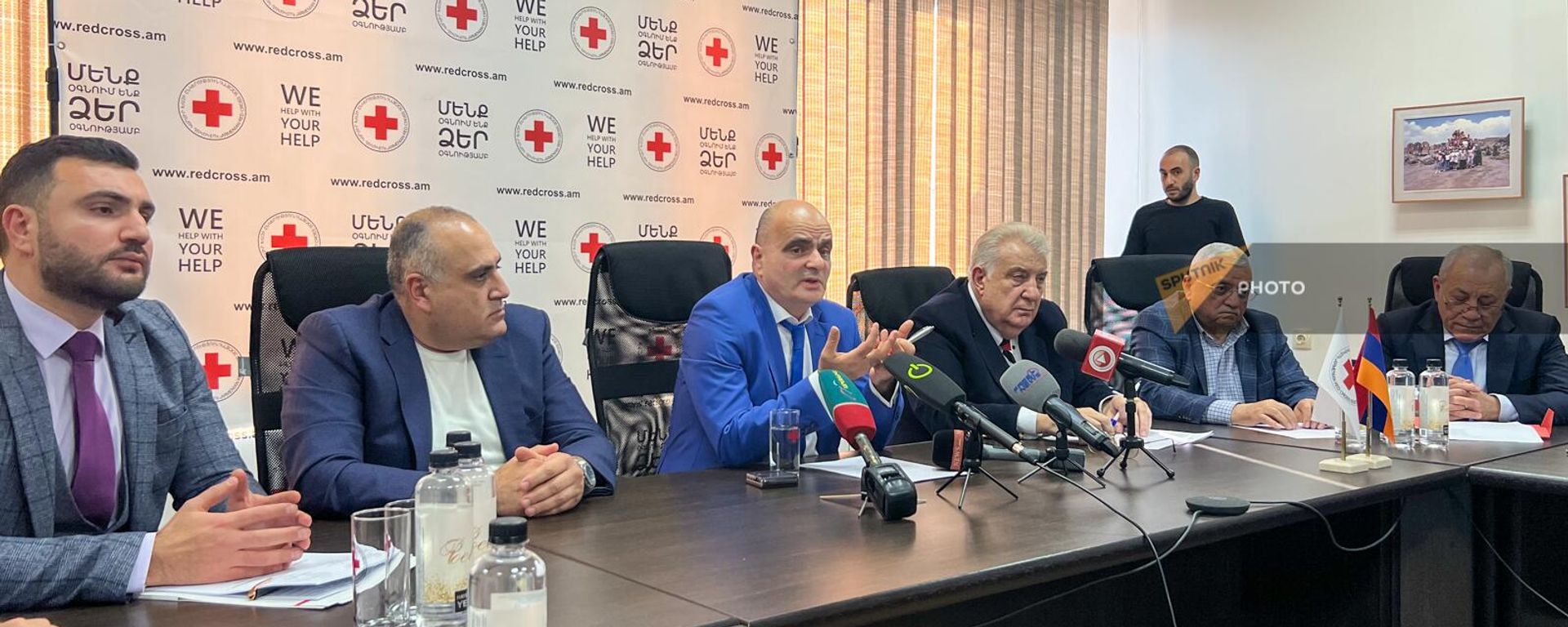 Հայկական Կարմիր խաչի անդամների և փաստաբան Լևոն Բաղդասարյանի ասուլիսը - Sputnik Արմենիա, 1920, 16.02.2024
