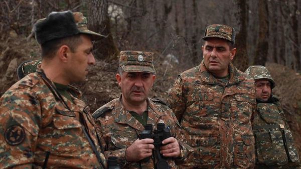 Первый замминистра обороны, начальник Генерального штаба ВС генерал-лейтенант Эдвард Асрян совершил рабочий визит в юго-восточную и юго-западную приграничные зоны - Sputnik Армения