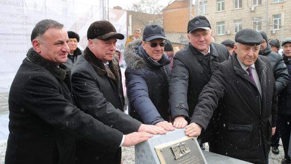 Церемония закладки камня фундамента будущего историко-демонстрационного центр-музея имени Героя Советского Союза Геворка Вартаняна (17 февраля 2024). Ростов-на-Дону - Sputnik Армения