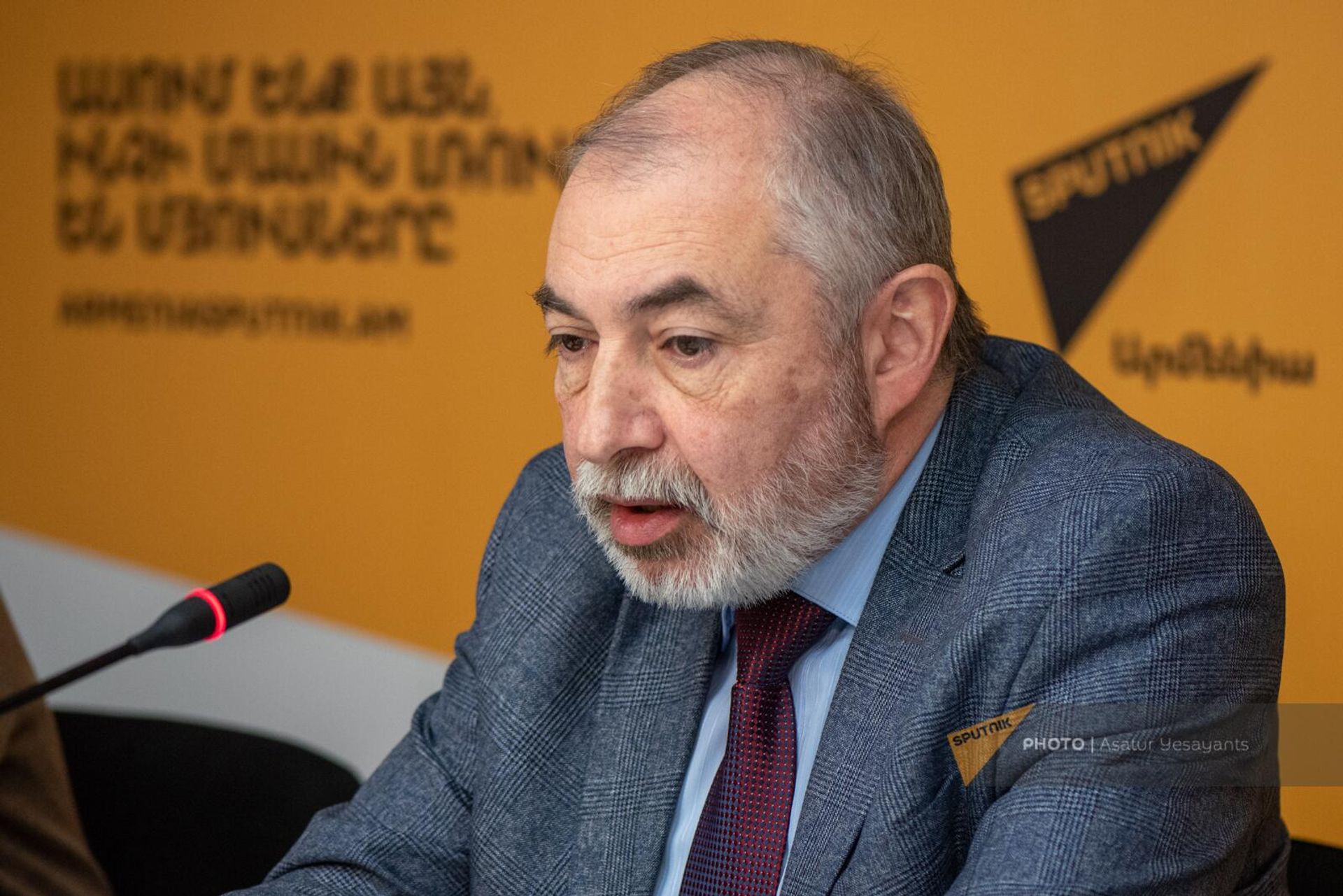 Айк Бабуханян на пресс-конференции по теме Последствия майдана. Цветные революции: вчера, сегодня, завтра (19 февраля 2024). Еревaн - Sputnik Армения, 1920, 19.02.2024