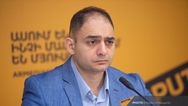 Экономист Агаси Тавадян на пресс-конференции Экономика Армении в 2023 году в контексте членства в ЕАЭС (20 февраля 2024). Еревaн - Sputnik Армения