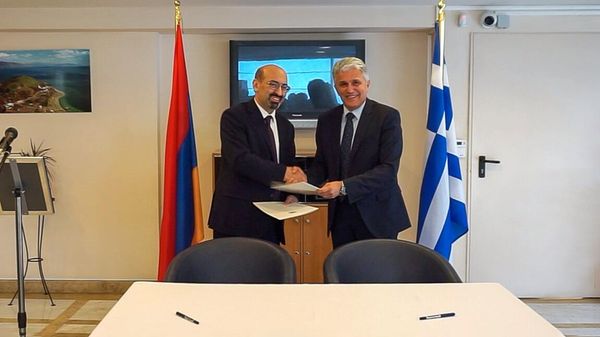 Ֆոտիոս Մարիսը և Հունաստանում ՀՀ արտակարգ և լիազոր դեսպան Տիգրան Մկրտչյանը - Sputnik Արմենիա