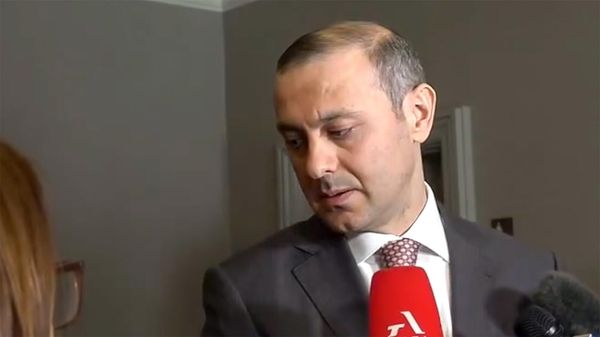 Секретарь Совета безопасности Армен Григорян отвечает на вопросы журналистов после пресс-конференции (21 февраля 2024). Еревaн - Sputnik Армения