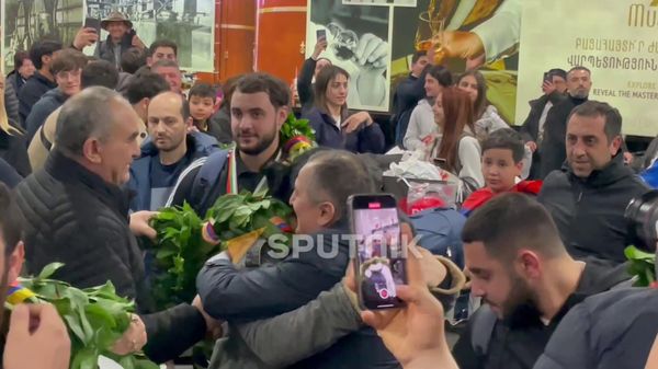 Զվարթնոց օդանավակայանում դիմավորել են ծանրամարտիկներին - Sputnik Արմենիա