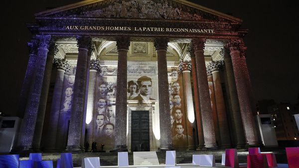 Церемония перезахоронения армянского бойца Мисака Манушяна и его жены Мелине (22 февраля 2024). Париж - Sputnik Армения