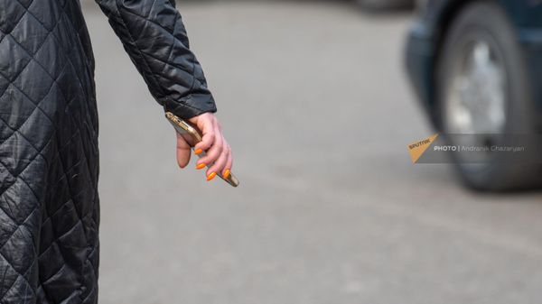 Женщина со смартфоном - Sputnik Армения