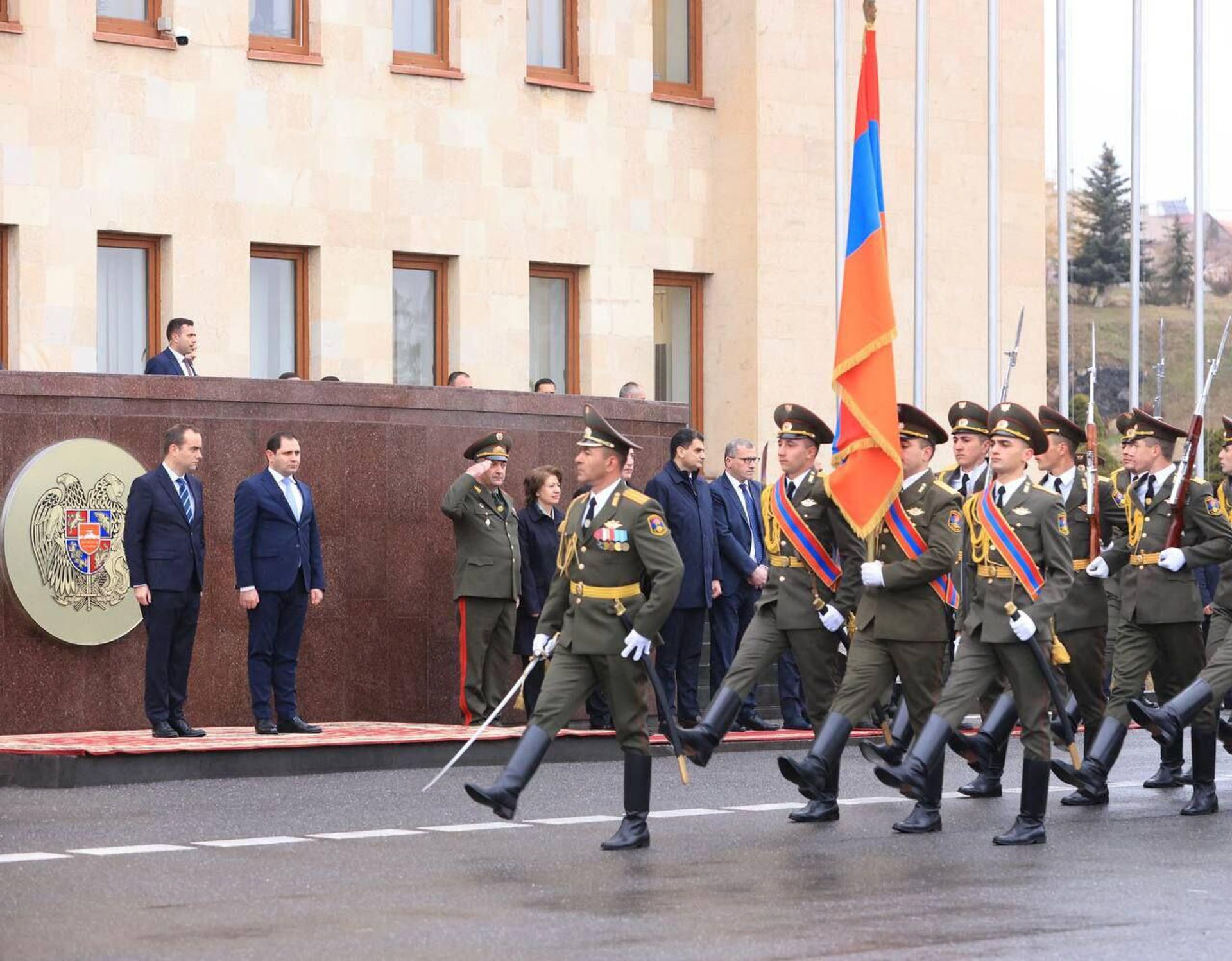 Министр обороны Сурен Папикян принял прибывшего в Армению с официальным визитом французского коллегу Себастьяна Лекорню (23 февраля 2024). Еревaн - Sputnik Արմենիա, 1920, 23.02.2024