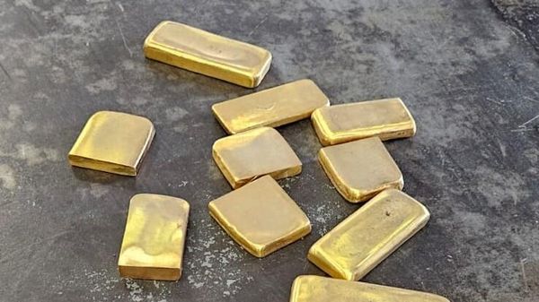 СНБ обнаружил случай незаконной перевозки крупной партии незадекларированных золотых слитков через пункт пропуска через государственную границу Бавра - Sputnik Армения