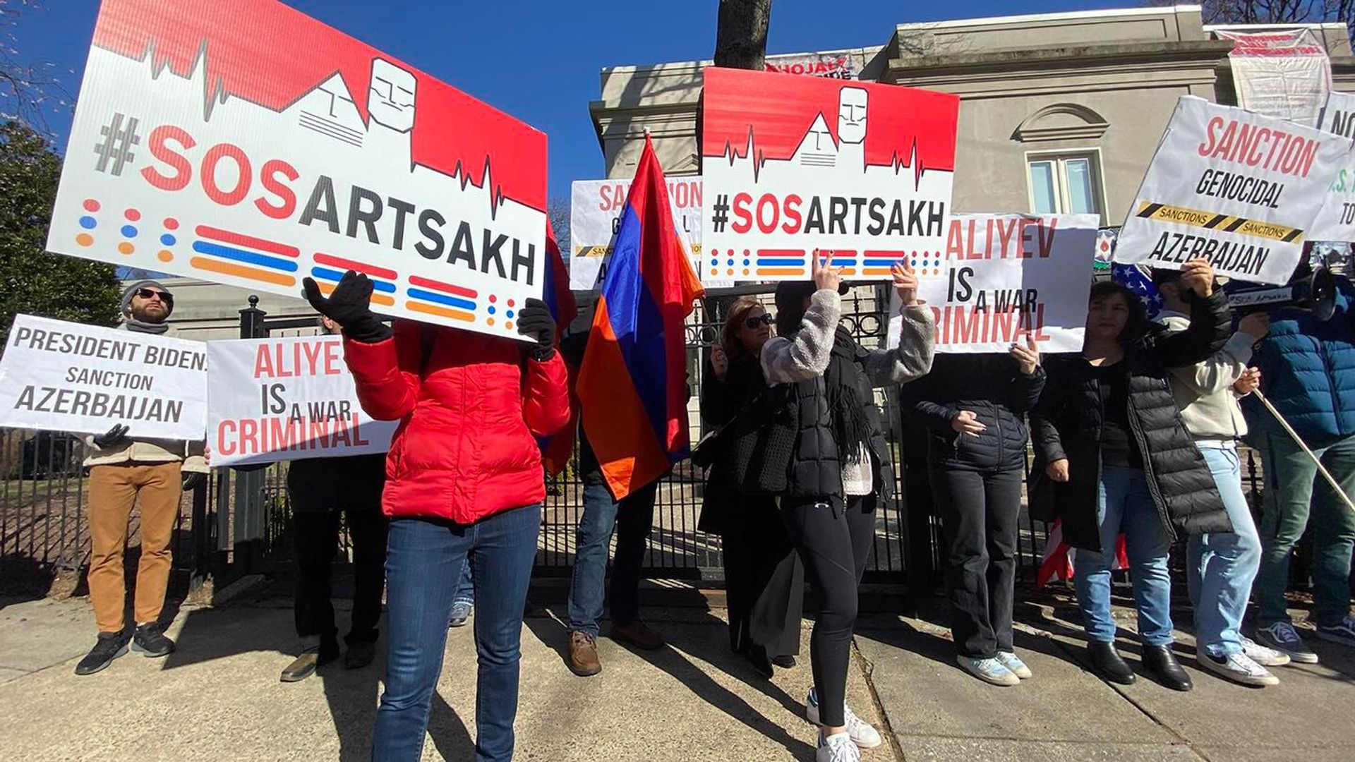 Молодежное крыло Ай Дата Америки провело акцию протеста в память об армянских погромах в Сумгаите и Баку (25 февраля 2024). Вашингтон - Sputnik Армения, 1920, 26.02.2024