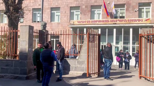 Школа №130 имени Наири Заряна в Ереване - Sputnik Армения