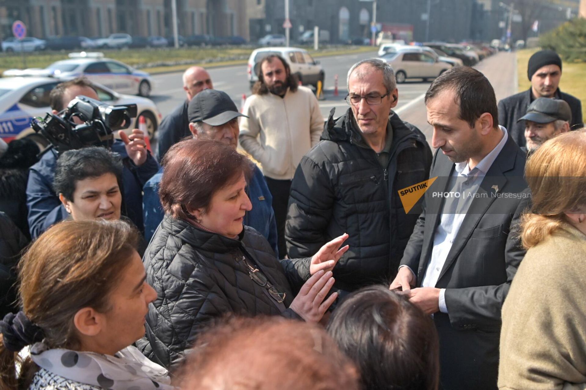 Акция протеста жителей Конда у здания мэрии в связи с решением городских властей о приватизации района (1 марта 2024). Еревaн - Sputnik Армения, 1920, 01.03.2024