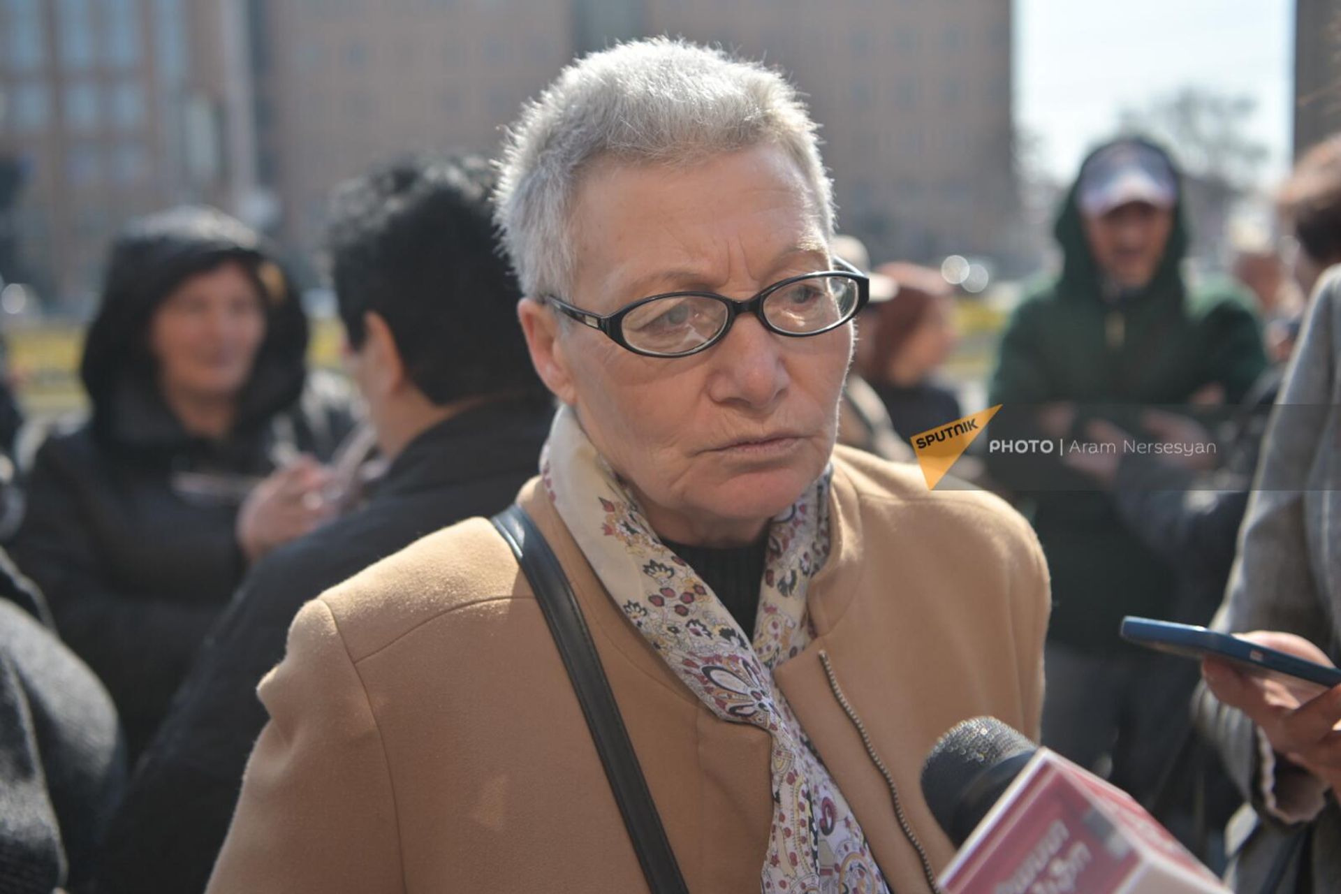 Жительница Конда Сона Товмасян на акции протеста жителей Конда у здания мэрии в связи с решением городских властей о приватизации района (1 марта 2024). Еревaн - Sputnik Արմենիա, 1920, 01.03.2024