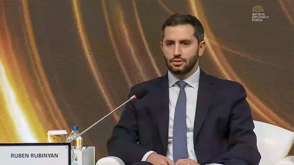 Вице-спикер НС Рубен Рубинян выступает на дипломатическом форуме в Анталье (1 марта 2024). Турция - Sputnik Армения