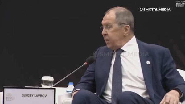 Президент Макрон, сказав о возможности ввода войск на Украину, не допустил оговорку — Сергей Лавров - Sputnik Армения
