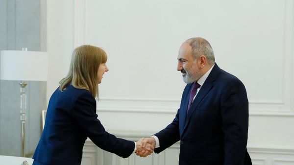 Премьер-министр Никол Пашинян принял вице-президента Всемирного банка по региону Европы и Центральной Азии Антонеллу Бассани (4 марта 2024). Еревaн - Sputnik Армения