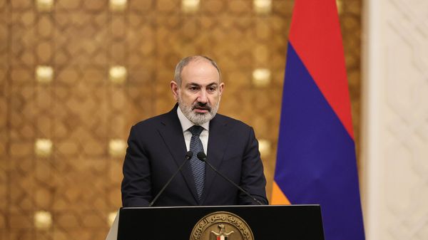Премьер-министр Никол Пашинян на двусторонней пресс-конференции по итогам встречи с президентом Арабской Республики Египет Абделем Фаттах ас-Сиси  (6 марта 2024). Каир - Sputnik Армения