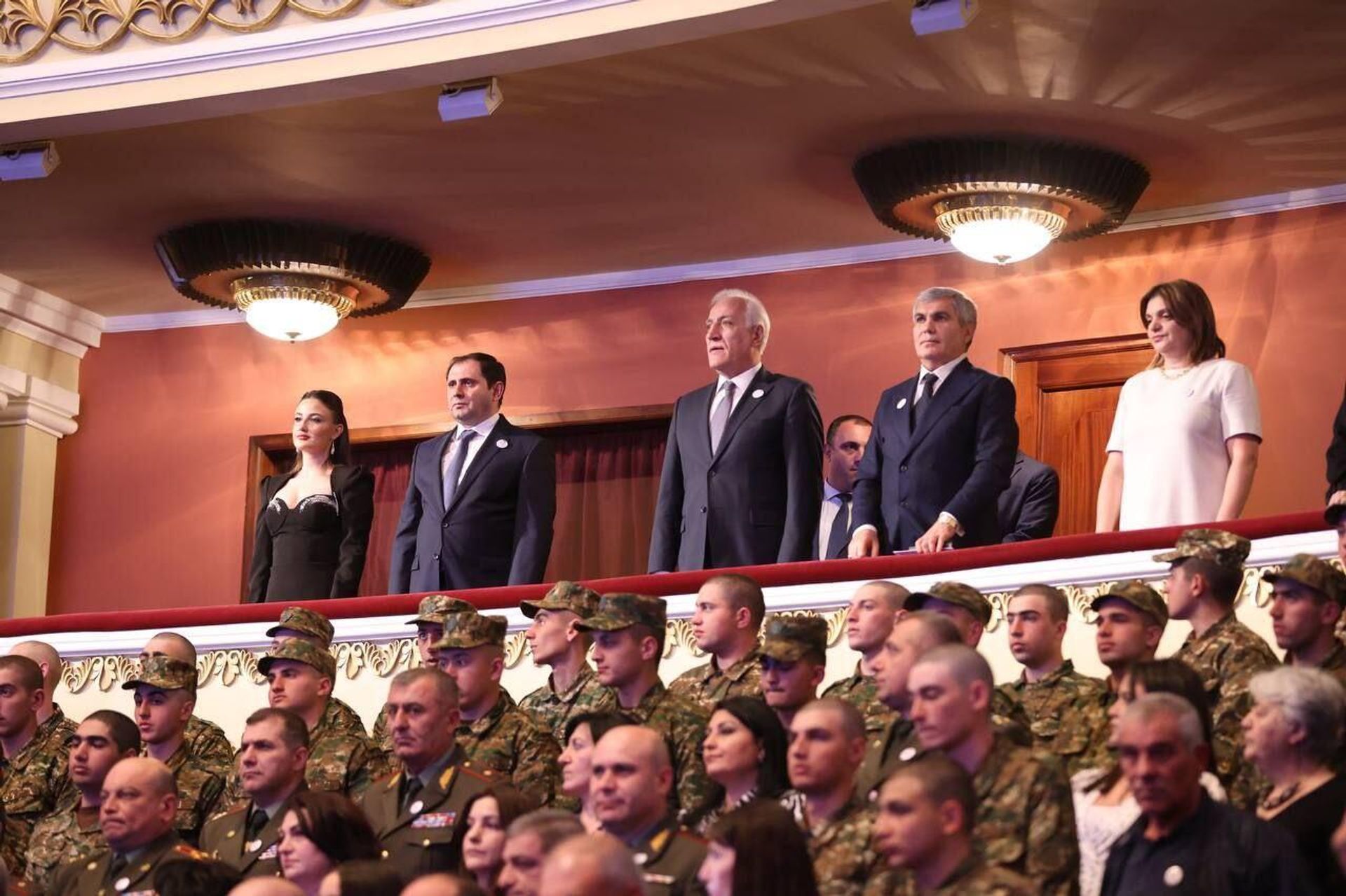 Президент Ваагн Хачатурян и министр обороны Сурен Папикян на торжественном мероприятии, посвященном 65-летию со дня рождения национального героя Армении Вазгена Саркисяна (5 марта 2024). Еревaн - Sputnik Արմենիա, 1920, 05.03.2024