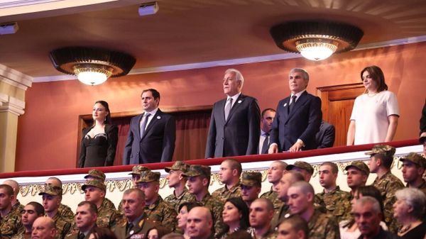 Президент Ваагн Хачатурян и министр обороны Сурен Папикян на торжественном мероприятии, посвященном 65-летию со дня рождения национального героя Армении Вазгена Саркисяна (5 марта 2024). Еревaн - Sputnik Армения