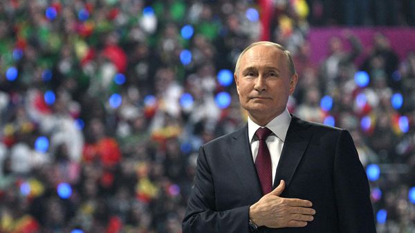 Президент РФ Владимир Путин выступает на церемонии закрытия Всемирного фестиваля молодежи (6 марта 2024). ФТ Сириус - Sputnik Армения