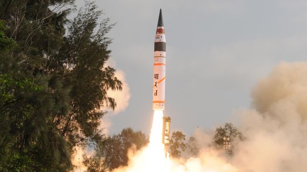 Первый испытательный полет Agni-V с интегрированного испытательного полигона на острове Уилер, Орисса - Sputnik Армения