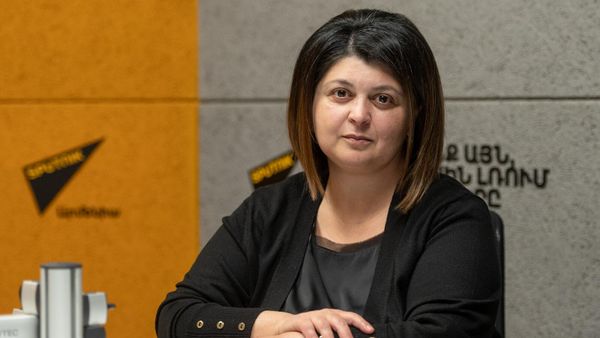 Директор Степанакертской музыкальной школы имени Комитаса Зарине Бабаян в гостях радио Sputnik - Sputnik Армения