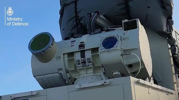 Минобороны Британии показало кадры с испытаний лазерного оружия дальнего действия DragonFire - Sputnik Армения