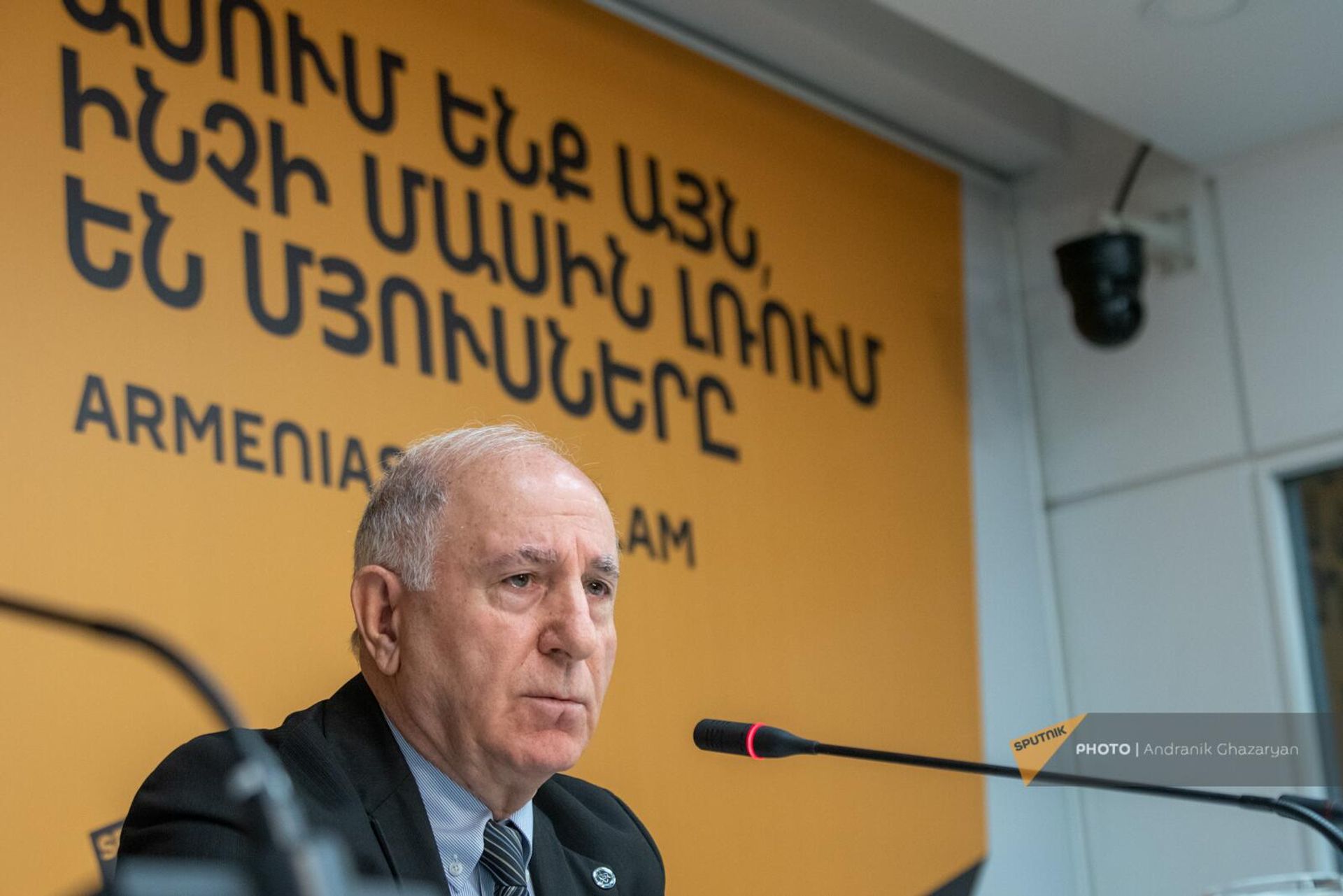 Генерал-майор Левон Степанян на пресс-конференции по теме охраны границ Армении (14 марта 2024). Еревaн - Sputnik Արմենիա, 1920, 14.03.2024
