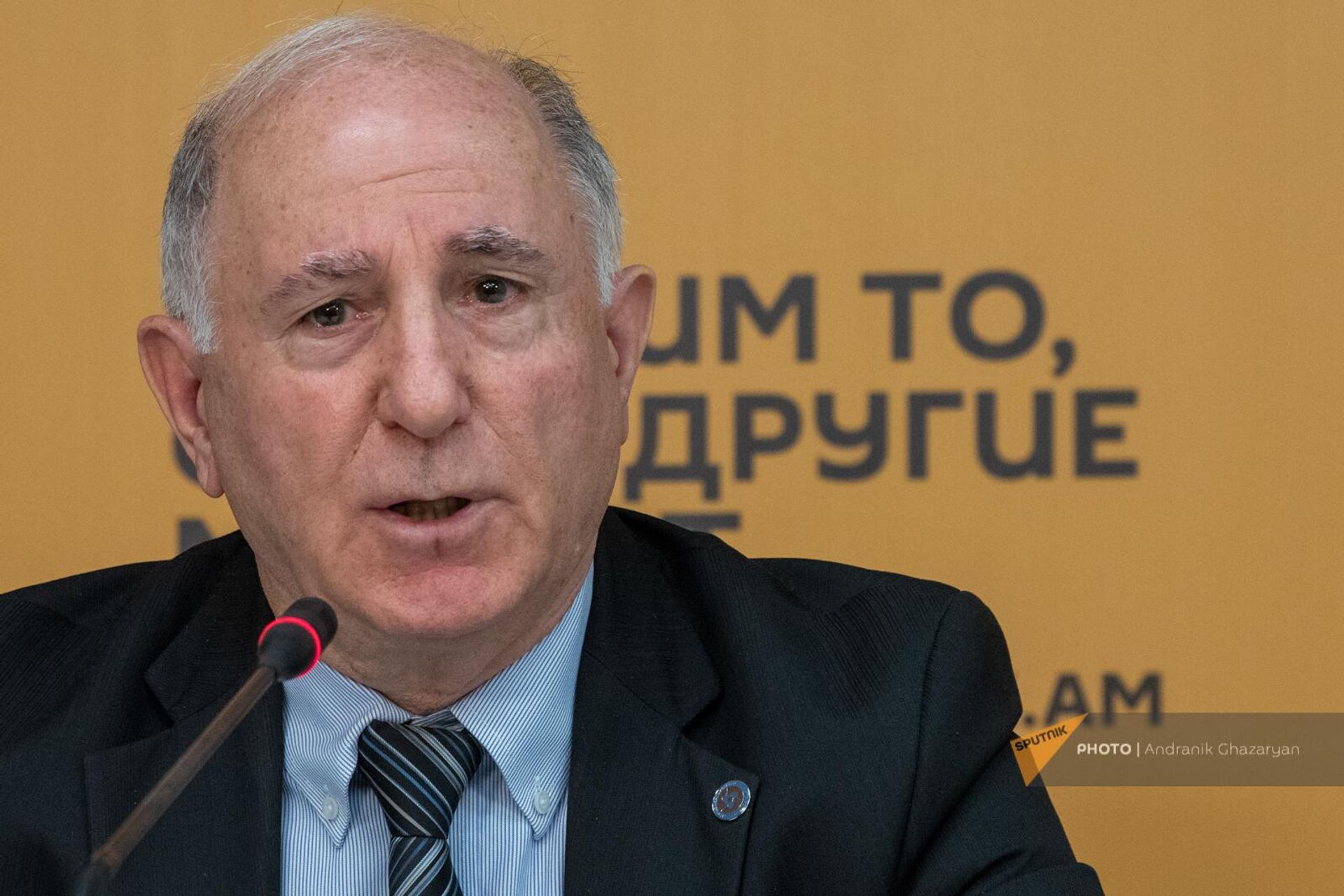 Генерал-майор Левон Степанян на пресс-конференции по теме охраны границ Армении (14 марта 2024). Еревaн - Sputnik Արմենիա, 1920, 26.04.2024