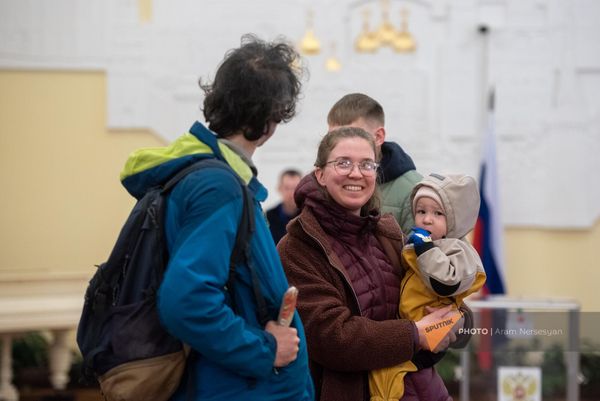 Выборы президента России на избирательном участке №8026 в посольстве РФ в Армении. - Sputnik Армения