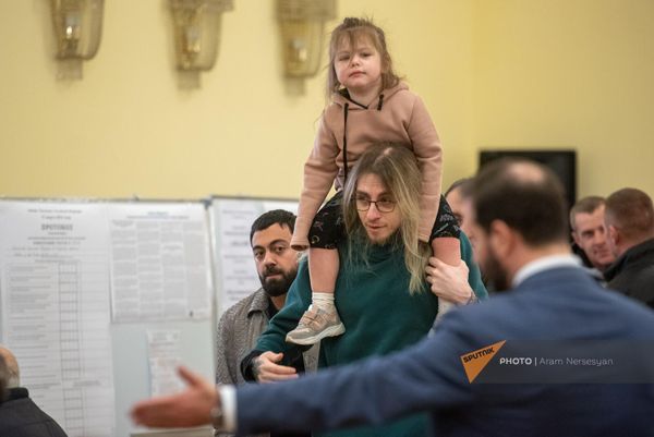 Выборы президента России на избирательном участке №8026 в посольстве РФ в Армении. - Sputnik Армения
