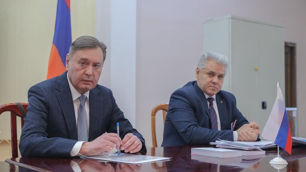 Выборы президента России на избирательном участке №8031 в Генеральном консульстве России в Гюмри (17 марта 2024). Ширак - Sputnik Армения